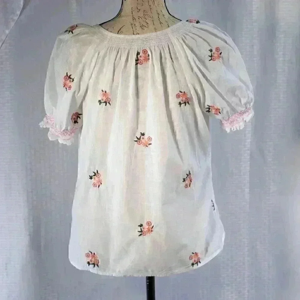 LOFT size XS white peasant blouse with embroirded flowers button down puff sleev